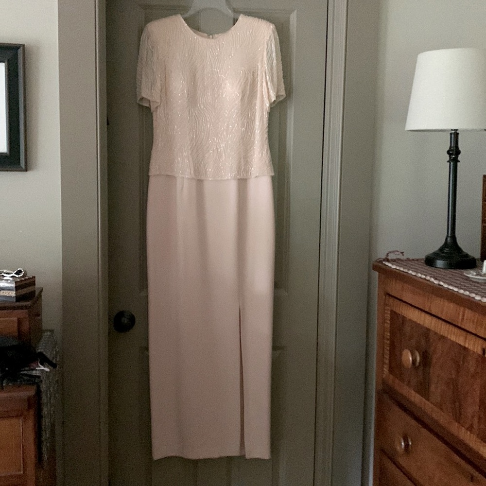Mother of Bride Dress Size 8P Color: Light Peach - worn once